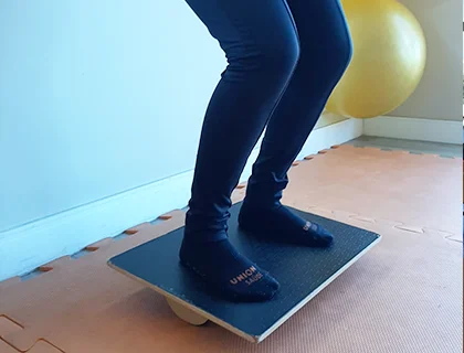 Fisioterapia - Treino de equilíbrio prancha de propriocepcao